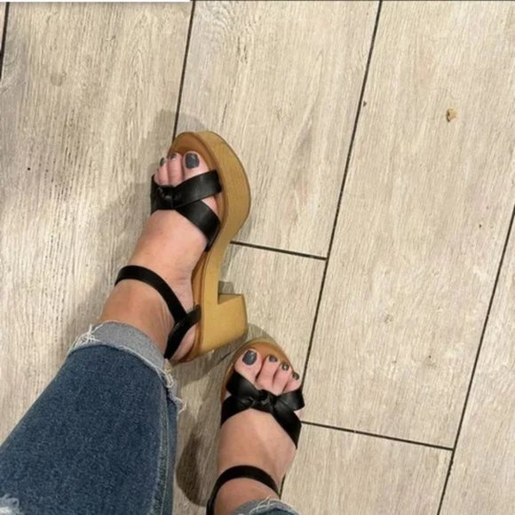 Women's Valerie Platform Heels - Universal Thread™ Black - Picture 2 of 5